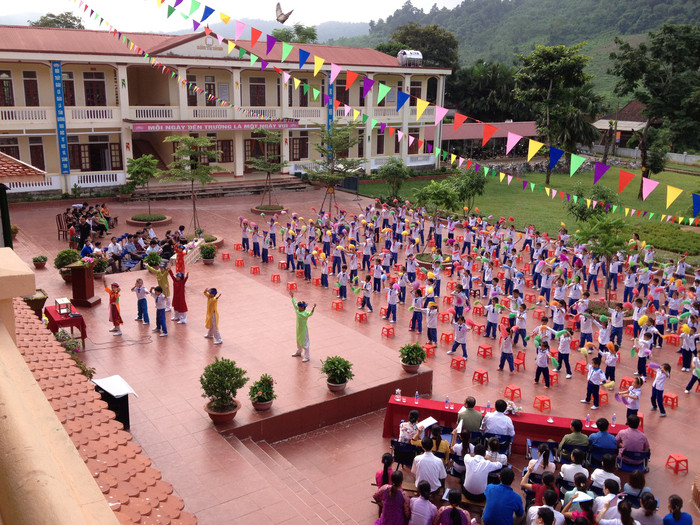 Màn đồng diễn của học sinh Trường tiểu học Châu Nga. Ảnh: Đặng Cường