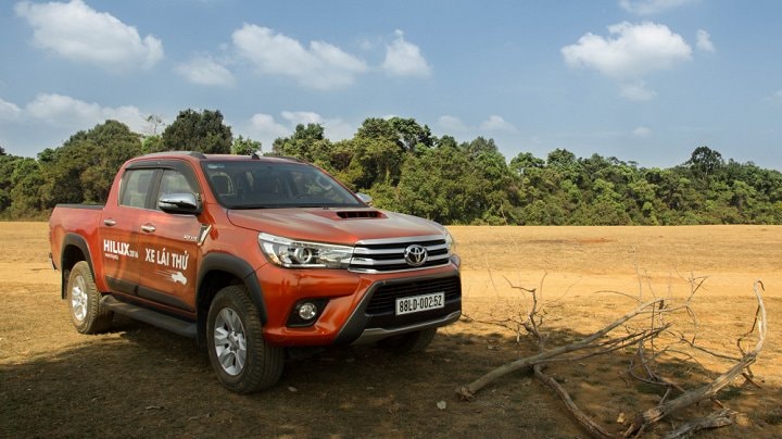 Mẫu xe bán tải Hilux có mức giảm từ 18-23 triệu đồng.