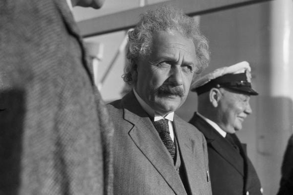 Năm 1933, Cục Điều tra Liên bang Mỹ (FBI) bắt đầu lưu hồ sơ về Einstein, ngay trước chuyến đi Mỹ lần ba của ông. Hồ sơ dày hơn 1.400 trang, chủ yếu tập trung vào mối liên hệ của Einstein với những tổ chức theo chủ nghĩa xã hội và hòa bình.   J. Edgar Hoover, giám đốc đầu tiên của FBI, thậm chí khuyến cáo không cho phép Einstein nhập cảnh vào Mỹ theo Đạo luật Ngăn chặn Người ngoại quốc nhưng bị Bộ Ngoại giao Mỹ bác bỏ.