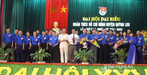  Ban Chấp hành Huyện đoàn Quỳnh Lưu khóa XXVI, nhiệm kỳ 2017 – 2022 ra mắt tại Đại hội. Ảnh: Chu Diện