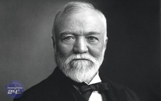 Sống cùng thời với Rockefeller, nhưng Andrew Carnegie là người Mỹ giàu có nhất mọi thời đại. Người đàn ông nhập cư từ Scotland này đã bán công ty thép của mình cho ngân hàng J.P. Morgan với giá 480 triệu USD vào năm 1901. Số tiền này tương đương với khoảng hơn 2,1% GDP của Mỹ vào thời điểm đó.