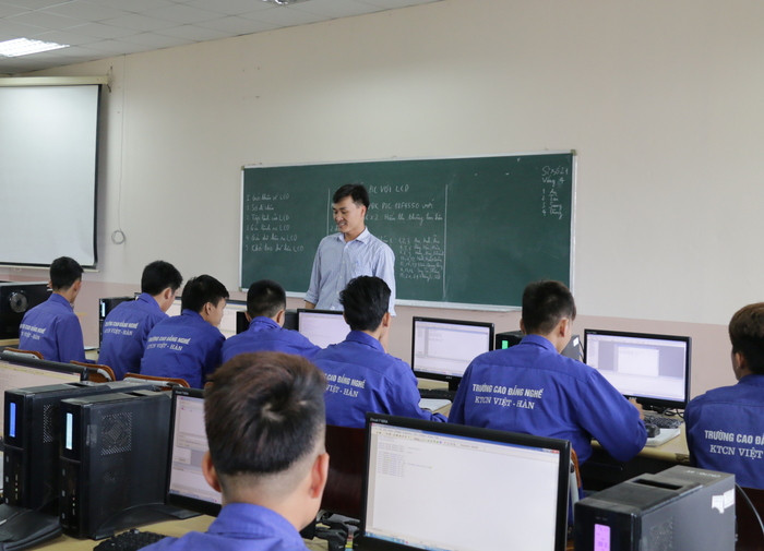Trường CĐ KTCN Việt Hàn