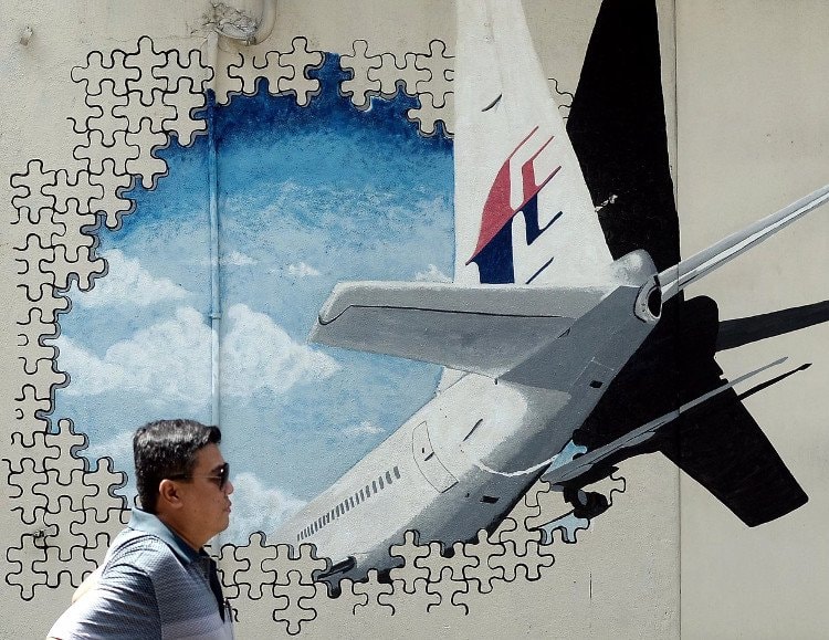 Bức tranh tường khắc họa chiếc máy bay mất tích MH370 ở Shah Alam, Malaysia.