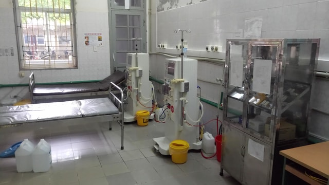 Những chiếc giường mà 18 bệnh nhân chạy thận từng nằm.