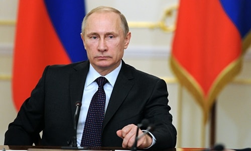 ong-putin-bat-ngo-sa-thai-8-tuong-linh