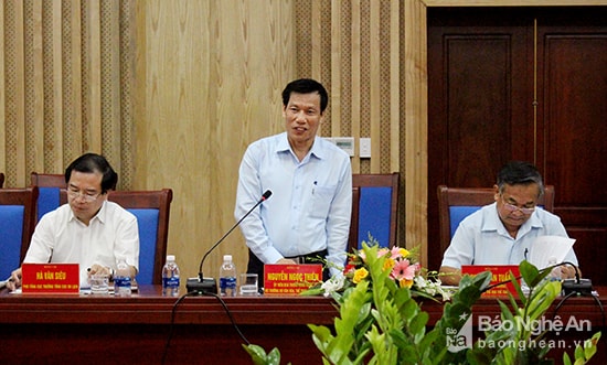 Bộ trưởng Nguyễn Ngọc Thiện vui mừng trước những kết quả tỉnh Nghệ An đạt được trong thời gian qua. Ảnh: Phước Anh