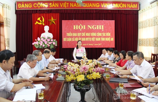 Bà Trần Thị Thu Hương - Phó Chủ tịch UBMTTQ tỉnh chủ trì cuộc họp