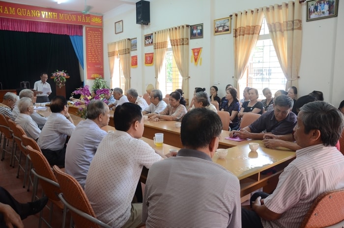 Sinh hoạt chi bộ khối 15, phường Hà Huy Tập. Ảnh: Thanh Lê