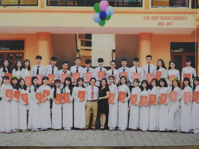 Tập thể lớp 12M Trường THPT Thanh Chương 1 (khóa 2014-2017). Ảnh: Diện Nguyễn