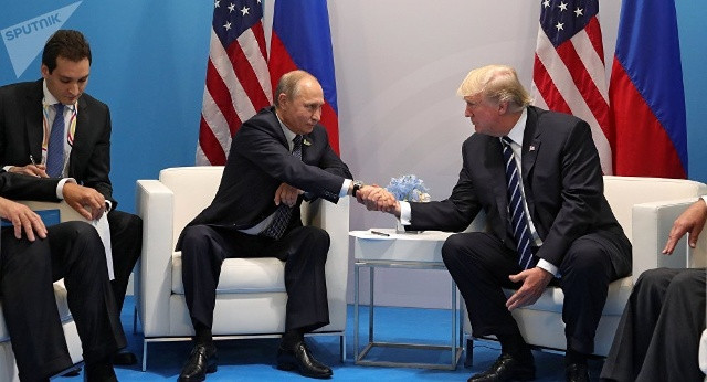 Ông Trump gặp Tổng thống Nga Putin bên lề hội nghị. Ảnh