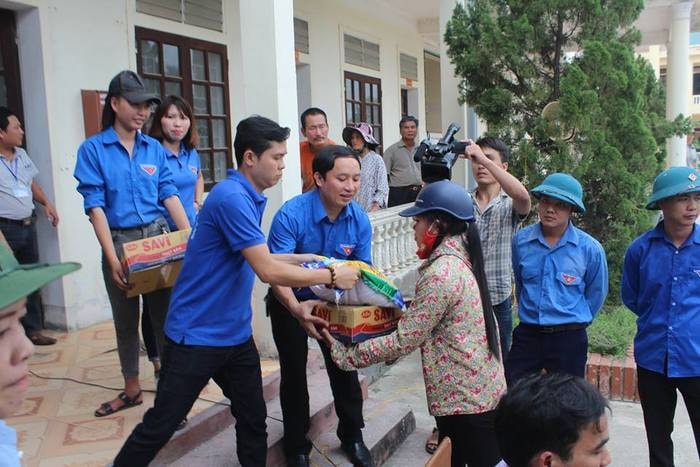 Quyên góp ủng hộ người dân nghèo là hoạt động thường xuyên của ĐVTN Khối Các cơ quan tỉnh. Ảnh: ĐKCCQT