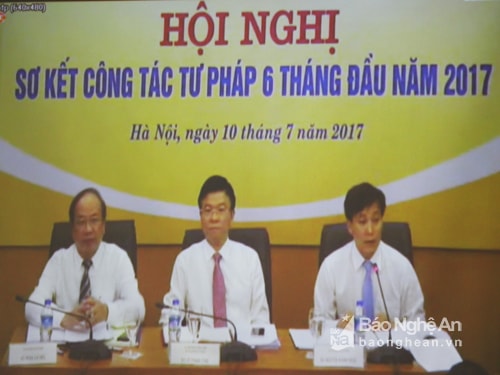 Lãnh đạo Bộ Tư pháp chủ trì hội nghị. Ảnh: Phương Thảo. 