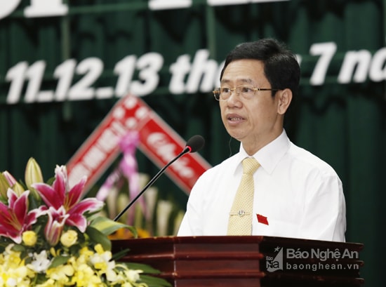 Đồng chí Nguyễn Xuân Sơn - Phó Bí thư Thường trực Tỉnh ủy, Chủ tịch HĐND tỉnh chủ trì cuộc họp