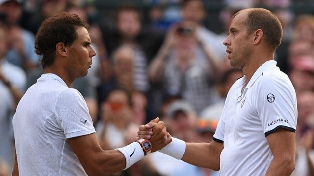 Rafael Nadal đang hồi sinh ngoạn mục, nhưng mặt sân cỏ của Wimbledon vẫn là “miền đất dữ” với cựu vô địch 2008, 2010. Ảnh: Internet.