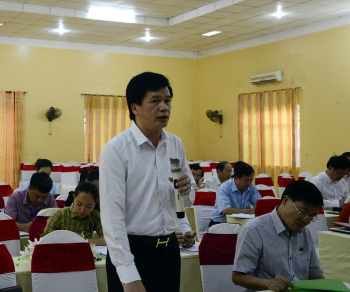 Đại biểu Nguyễn Đình Hùng- Bí thư Huyện ủy Con Cuông đề nghị cần chấm dứt những mô hình kinh tế nông nghiệp không có hiệu quả.