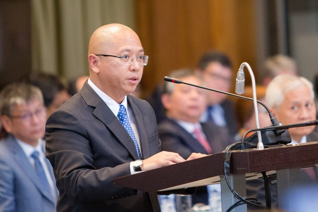 Giáo sư luật Florin Hilbay, một trong những nhân vật đứng sau chiến thắng pháp lý của Philippines trong vụ kiện Trung Quốc lên Tòa Trọng tài ở La Haye (Hà Lan). Ảnh: AP