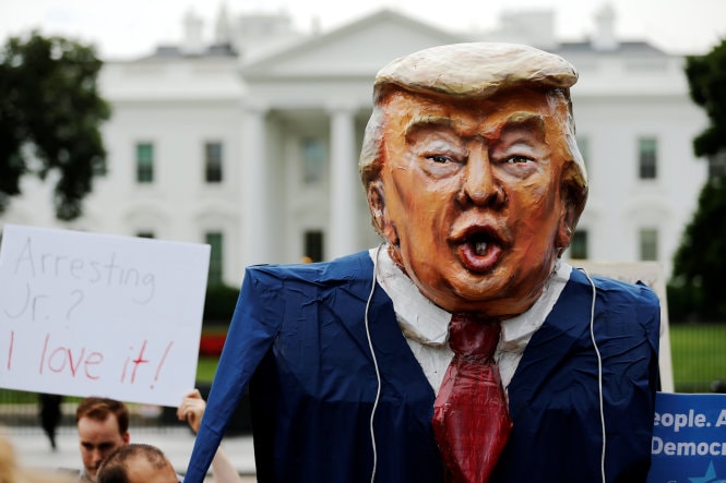 Con cả tổng thống Trump bị lừa như thế nào? 