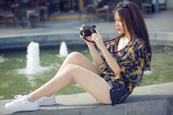 Khó rời mắt với Hoàng Thùy Linh trong trang phục dạo phố mùa hè hình ảnh 1 Với mong muốn xây dựng hình ảnh 'đẹp trong mọi bối cảnh', Hoàng Thuỳ Linh luôn chăm chút cho trang phục của mình. Bên cạnh đó việc cập nhật những xu hướng mới cũng được ca sĩ áp dụng một cách nhanh nhạy để thể hiện sự sành điệu.