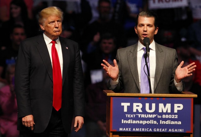 Con trai cả của Tổng thống Trump, Donald Trump Jr., đang vấp phải làn sóng chỉ trích liên quan đến cuộc gặp với một luật sư Nga có liên hệ với Điện Kremlin trong chiến dịch tranh cử tổng thống Mỹ năm 2016. Ảnh: Donald Trump Jr. tại Tháp Trump ở thành phố New York ngày 18/1/2017.