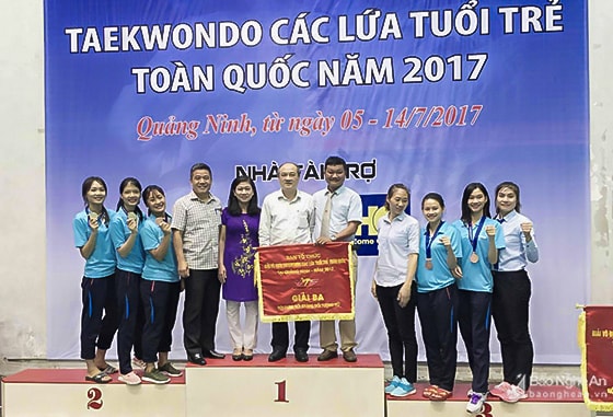 Với 3 HCV, 2 HCB và 7 HCĐ, đoàn Teakwondo Nghệ An xếp thứ 3 toàn đoàn. Ảnh: NVCC