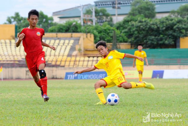 Đội U13 SLNA do cựu tuyển thủ QG Nguyễn Huy Hoàng dẫn dắt đang khiến các đối thủ phải thua tâm phục khẩu phục tại VCK U13 QG năm 2017 tổ chức trên sân nhà - Ảnh: Thành Cường