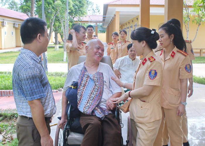 Thăm hỏi tặng quà ngày 27/7