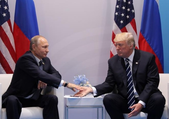 Hai Tổng thống Putin và Trump lần đầu gặp mặt. Ảnh: Reuters