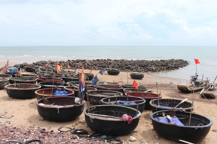 Bãi biển Tiền Phong – một trong những  nơi thuyền câu cá nóc của ngư dân cập bờ. Ảnh: Văn Thành