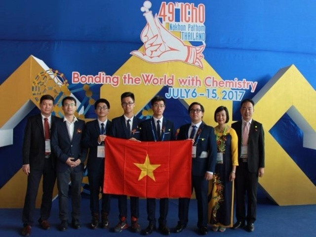 Đội tuyển Hóa học quốc tế Việt Nam tại Thái Lan (em Hoàng Nghĩa Tuyến, thứ 3 từ trái sang). Ảnh: Internet