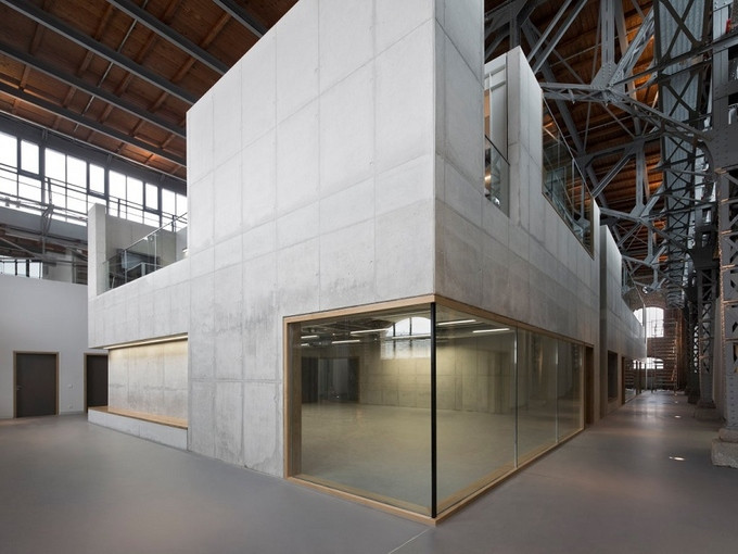 Cơ sở Derendorf của Đại học Khoa học ứng dụng Dusseldorf ở Đức có thiết kế khác biệt so với một công trình giáo dục với tòa nhà bê tông đơn sắc.
