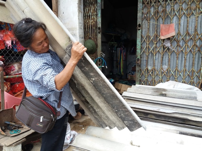 Theo ông Hạ Bá Lỳ - Phó Chủ tịch UBND, Phó trưởng Ban giải tỏa hành lang ATGT xã Huồi Tụ: Trên địa bàn xã có hơn 240 hộ có công trình vi phạm hành lang giao thông. Qua vận động đã có 200 hộ tự giải tỏa, tháo dỡ. 