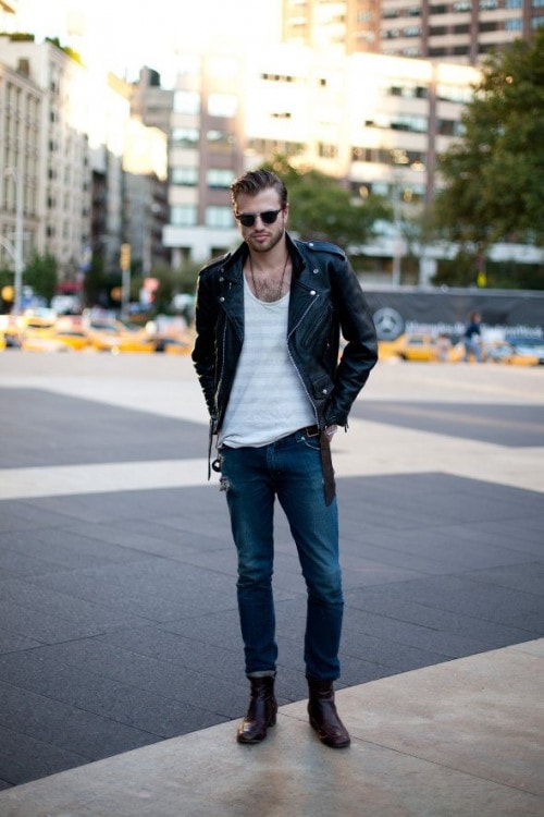 Biker jacket trở thành trang phục cần thiết khi phái mạnh biến hoá hình ảnh cùng phong cách Glam rock.