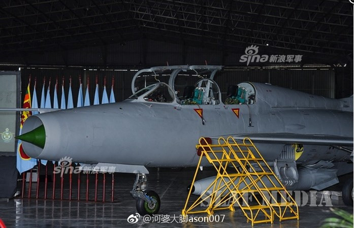 Tuy nhiên, sau khi sao chép nguyên bản, Trung Quốc liên tục cải tiến, tích hợp thêm các công nghệ hiện đại theo thời gian đã cho tiêm kích J-7/F-7 khả năng tác chiến cao hơn hẳn các thế hệ MiG-21F-13 và thậm chí cả phiên bản hiện đại sản xuất hàng loạt cuối cùng MiG-21bis. Nguồn ảnh: Sina