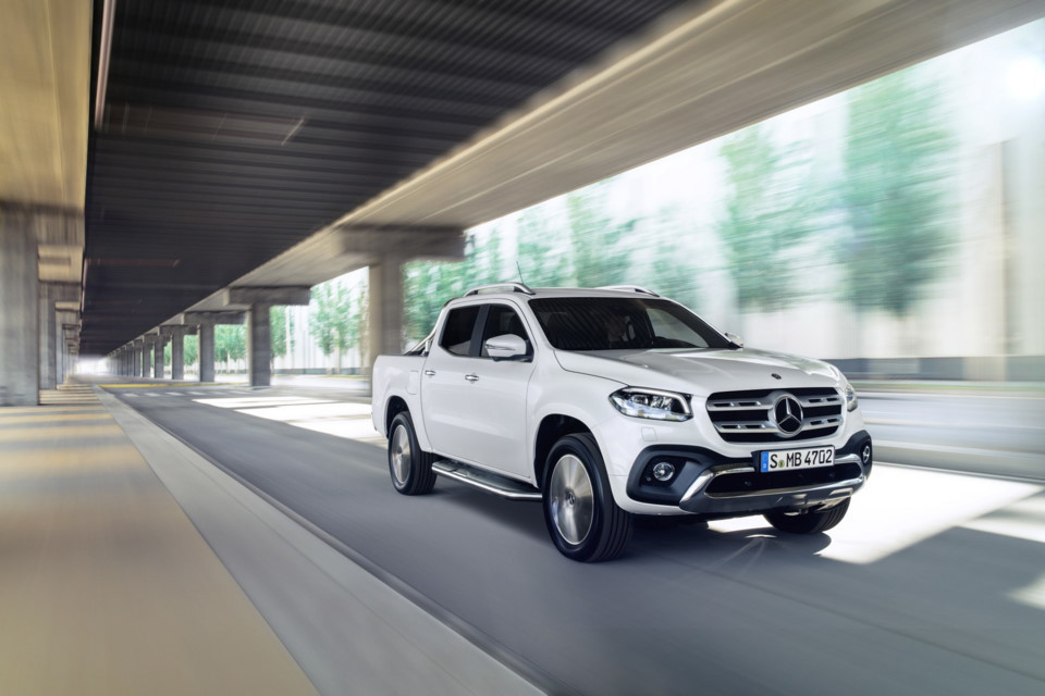 X-Class sẽ được bán tại châu Âu vào tháng 11. Tại Đức dòng xe này có giá từ 43.057 USD. Một số thị trường khác Mercedes hướng đến gồm Australia, Argentina, Brazil và Nam Phi.