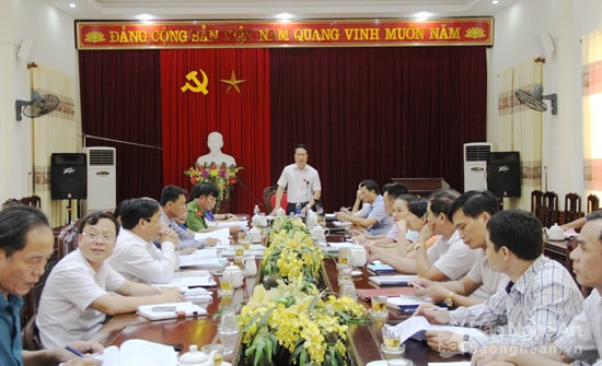 Quang cảnh thảo luận tại tổ 4. Ảnh: Mai Hoa