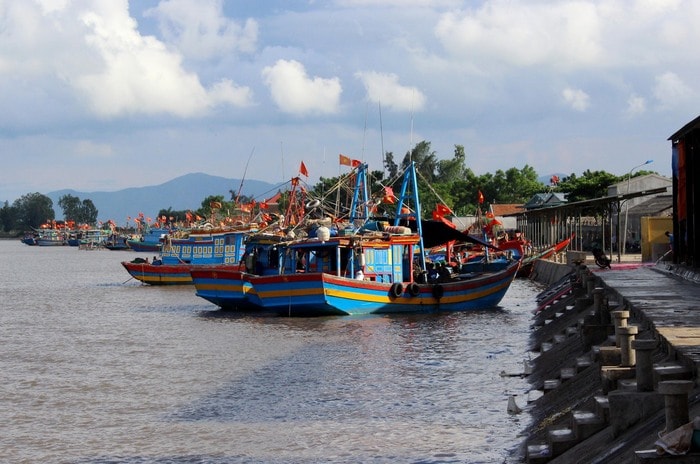 Ngư dân Diễn Châu ra khơi sau bão. Ảnh: Quang An