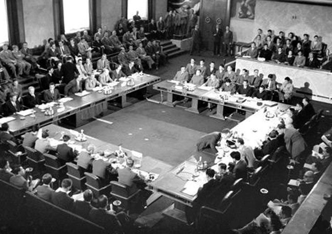 Hội nghị Genève khai mạc ngày 26/4/1954. Mục đích ban đầu của hội nghị là bàn về khôi phục hòa bình tại Triều Tiên và Đông Dương.