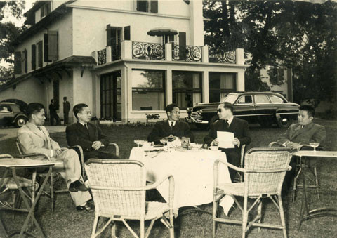 Thủ tướng kiêm Bộ trưởng Bộ Ngoại giao Pháp, Mendès France đến thăm Phó Thủ tướng Phạm Văn Đồng, Trưởng đoàn Đại biểu VNDCCH tại Giơnevơ sau khi ký Hiệp định Giơnevơ về Đông Dương, ngày 21/7/1954.