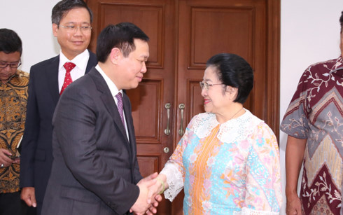 Phó Thủ tướng Vương Đình Huệ và Chủ tịch Đảng cầm quyền Dân chủ Indonesia Đấu tranh Megawati Soekarnoputri.