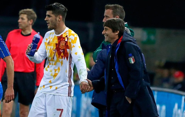 HLV Conte (trái) và Morata (phải) sau trận Italia – TBN tại Euro 2016.  Ảnh: Internet