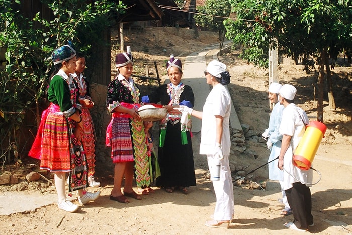 Tuyên truyền phòng, chống dịch bệnh ở xã Nậm Cắn (Kỳ Sơn). Ảnh: Thanh Sơn