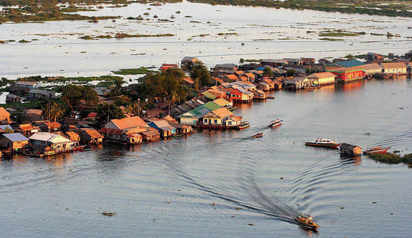 Tonle Sap hay Biển hồ Campuchia là một hệ thống kết hợp giữa hồ và sông có tầm quan trọng to lớn đối với Campuchia.