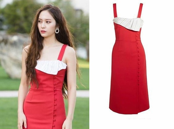 Bộ váy đỏ mang đến vẻ nổi bật cho nữ thần lửa Moo Ra của Krystal thuộc thiết kế của Gabriela Hearst có giá 638 USD (14,5 triệu đồng).