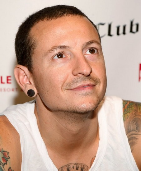 Ca sĩ Chester Bennington tự tử ở tuổi 41.