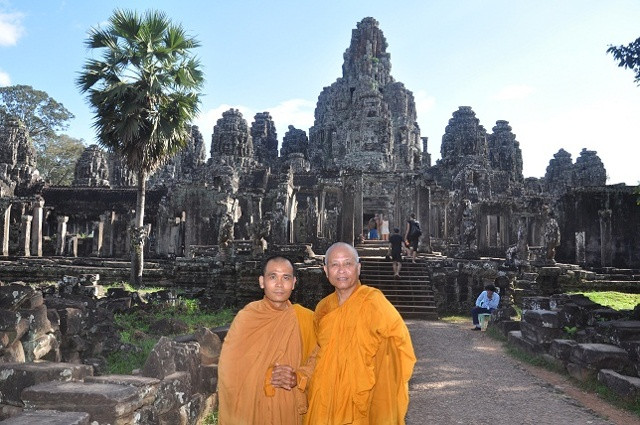 Angkor Wat ban đầu được xây để thờ đạo Hindu.