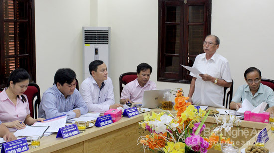 Các thành viên Ban đại diện hội đồng quản trị Ngân hàng chính sách xã hội chi nhánh tỉnh Nghệ An đề xuất các giải pháp thực hiện nhiệm vụ thời gian tới. Ảnh: Nguyên Nguyên