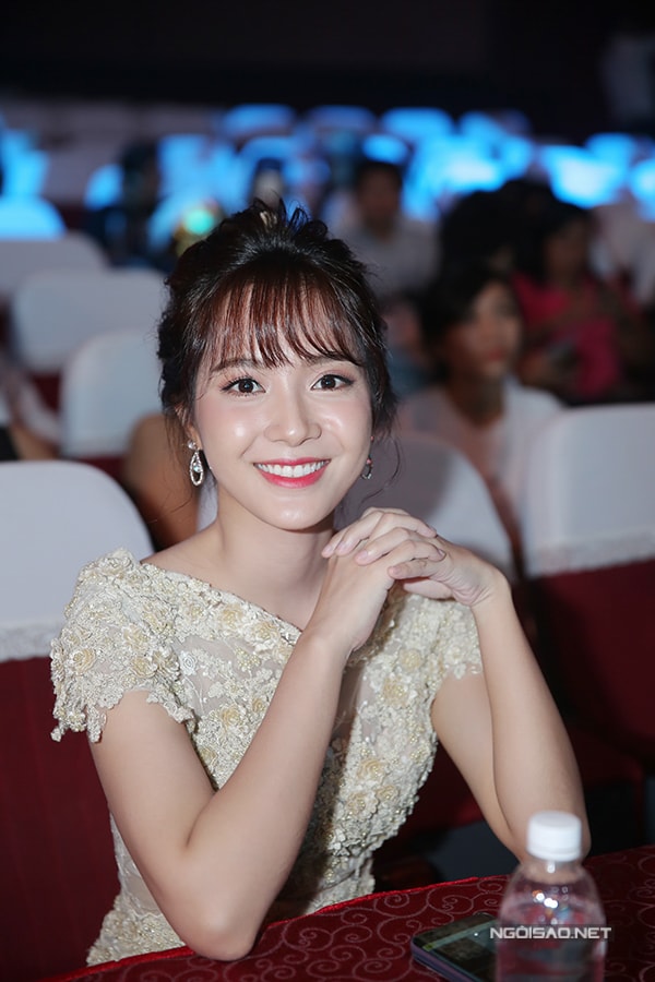 huyen-my-do-nhan-sac-voi-hari-won-trong-su-kien-6