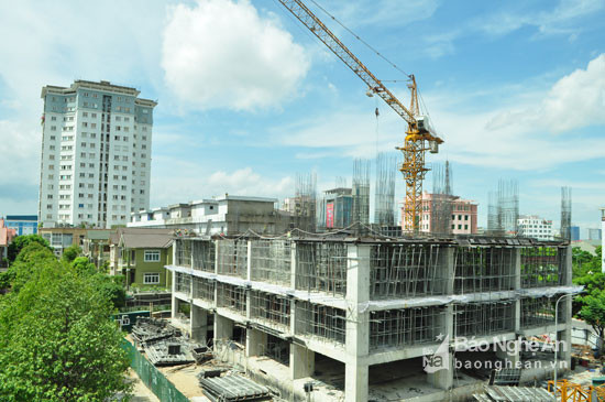Dự án Tòa nhà thương mại và chung cư 21 tầng do Công ty CP Trung Đô đầu tư tại Khu đô thị Nam Nguyễn Sĩ Sách. Ảnh: Nguyễn Hải
