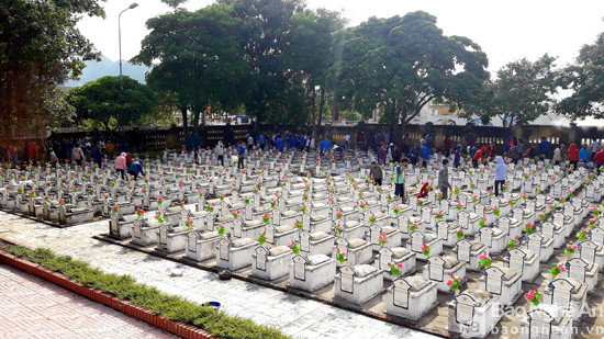 Quỳ Hợp gần 500 người chăm sóc, dọn dẹp vệ sinh Nghĩa trang liệt sĩ