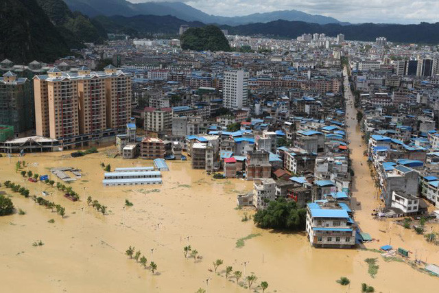 Lũ lụt kinh hoàng ở Trung Quốc, ít nhất hơn 30 người thiệt mạng
